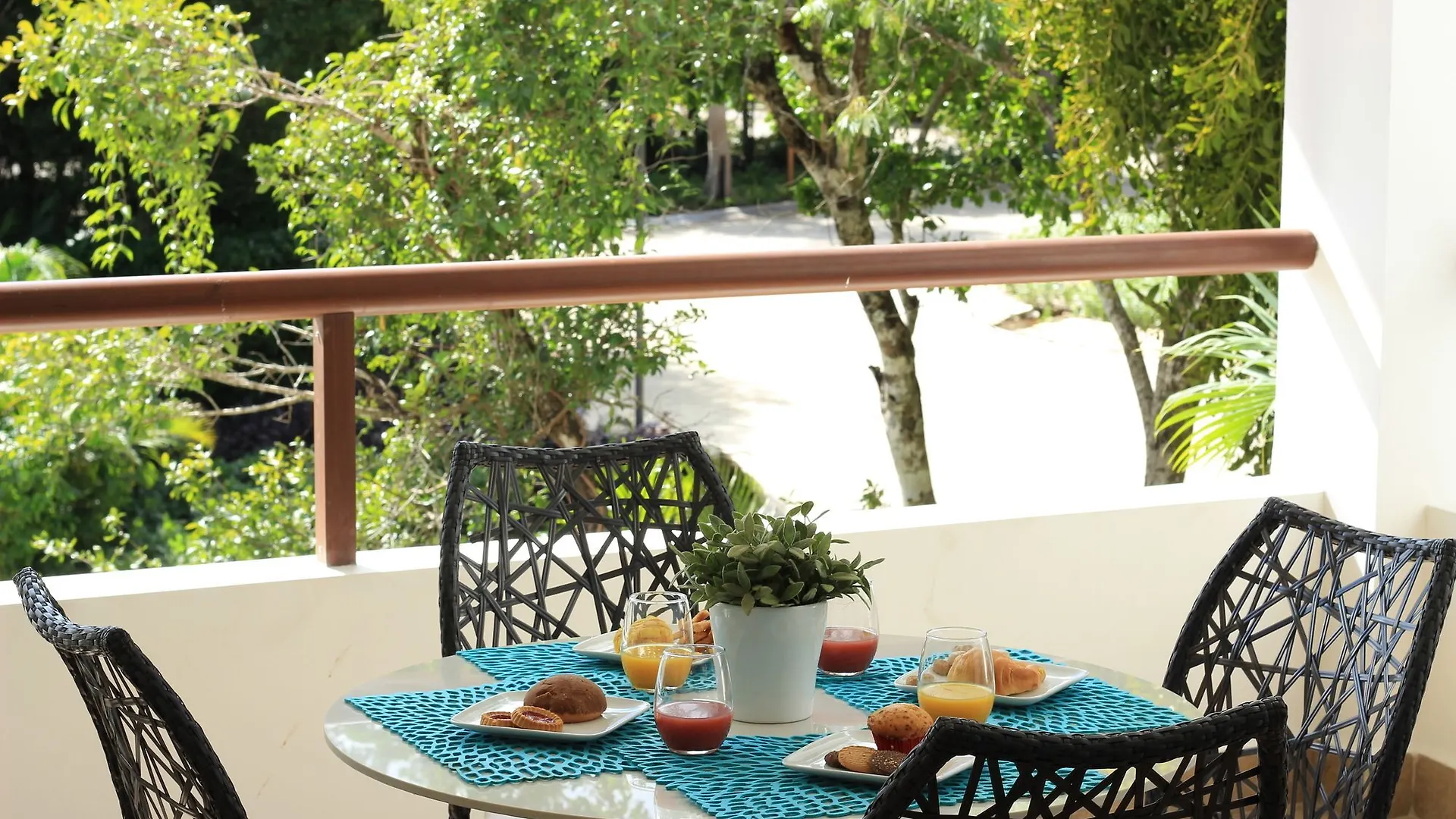 Apartment Condo With Wellness Center By Olahola Akumal