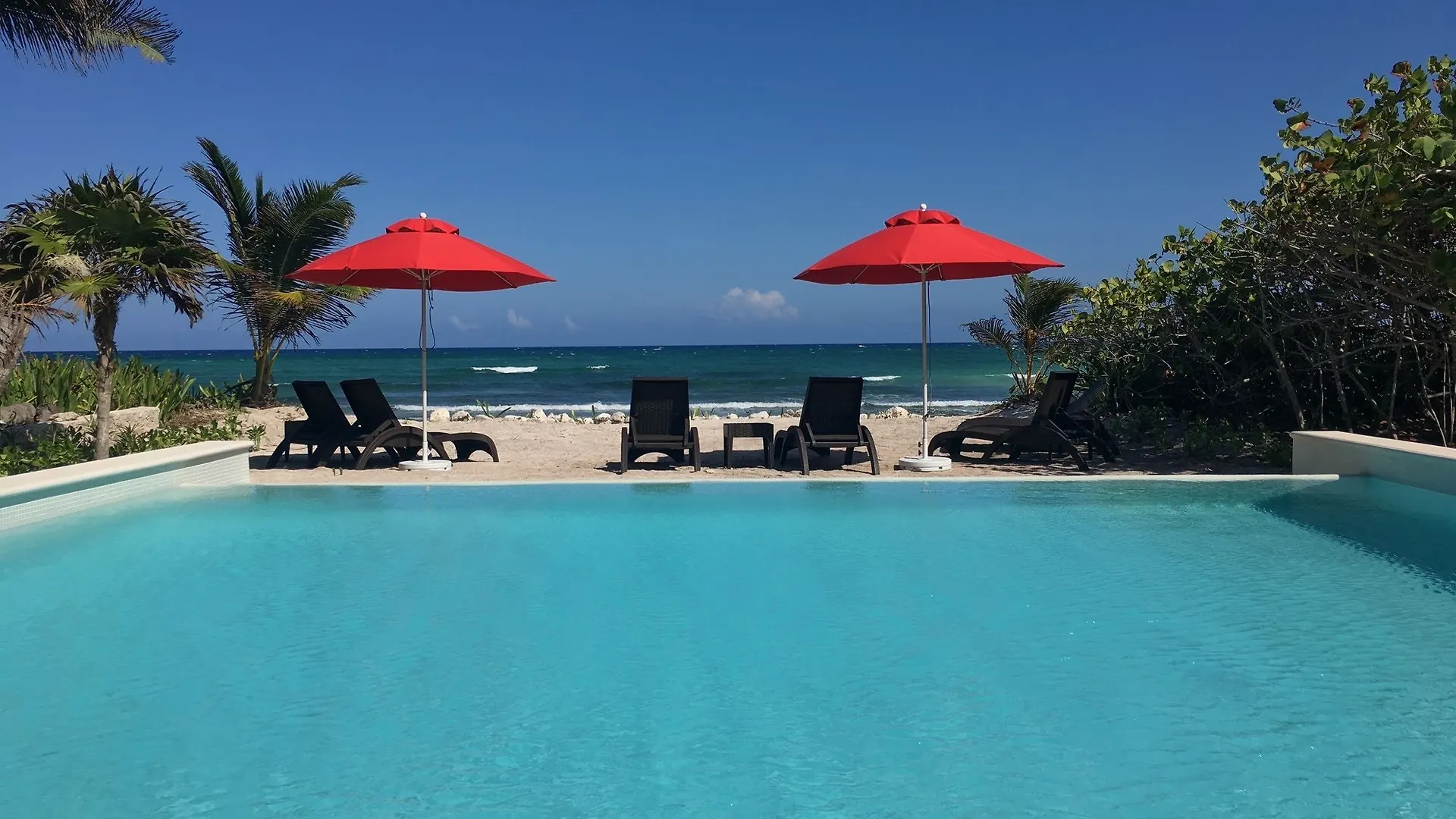 Condo With Wellness Center By Olahola Akumal